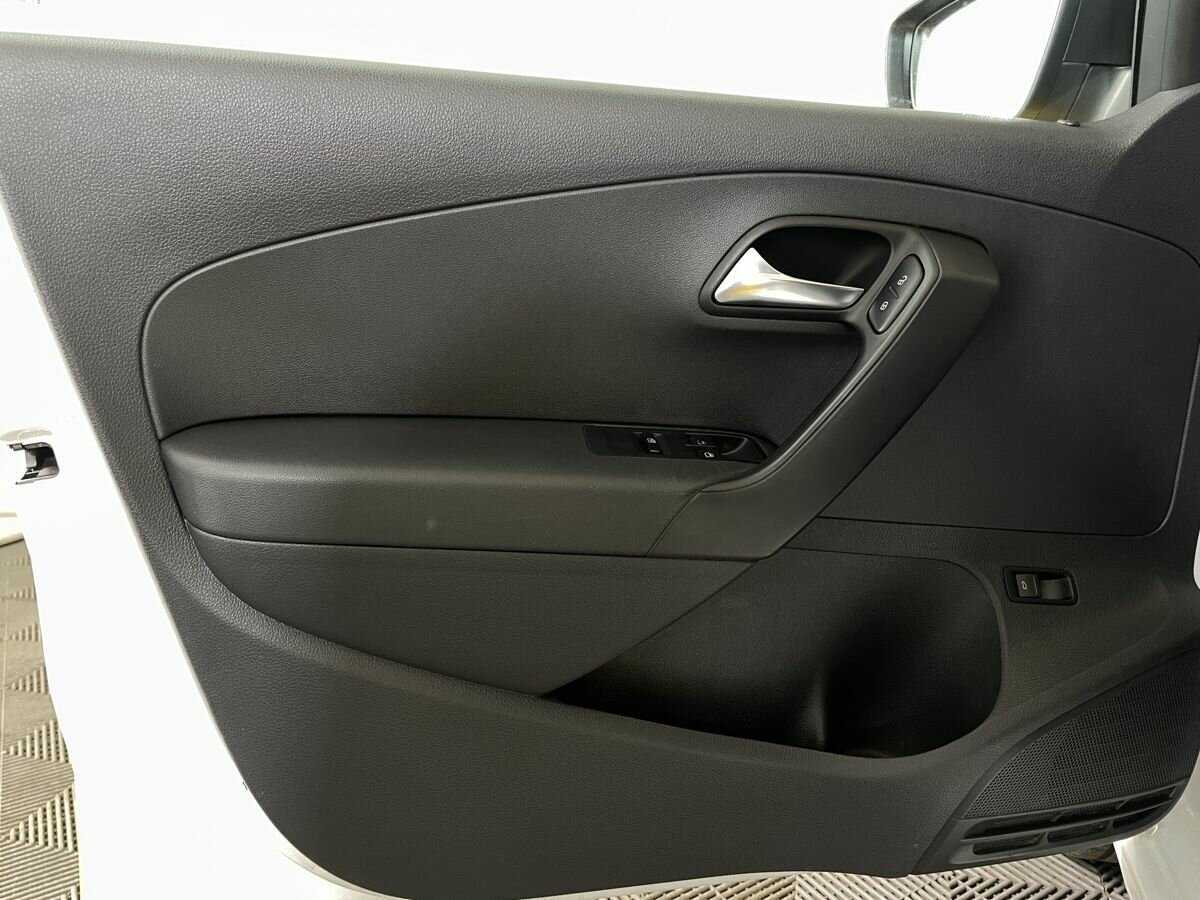 Купить Volkswagen Polo, 2017, 384 816 км, фото №8