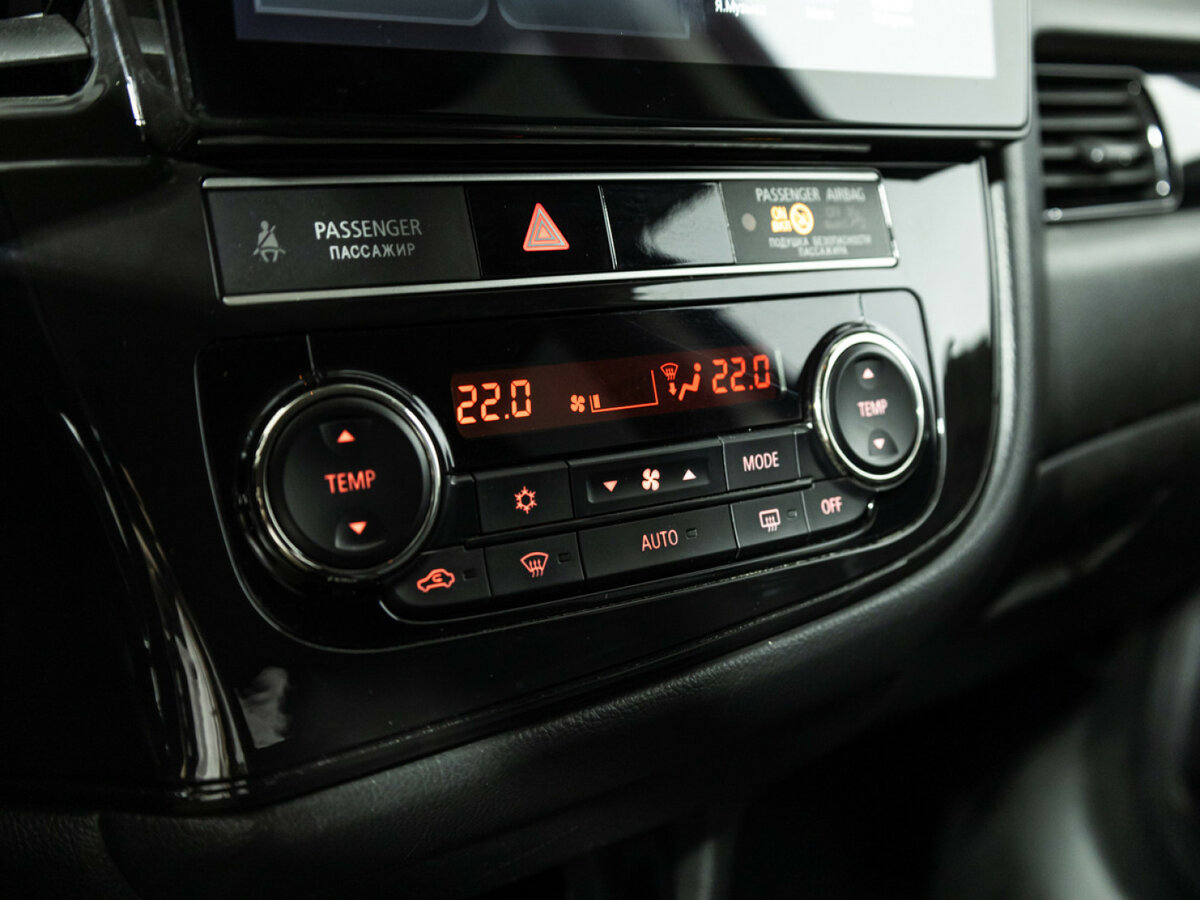 Купить Mitsubishi Outlander III Рестайлинг 3, 2018, 148 747 км, фото №17